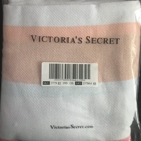 Victoria secret beach blanket - Picture 2 of 4